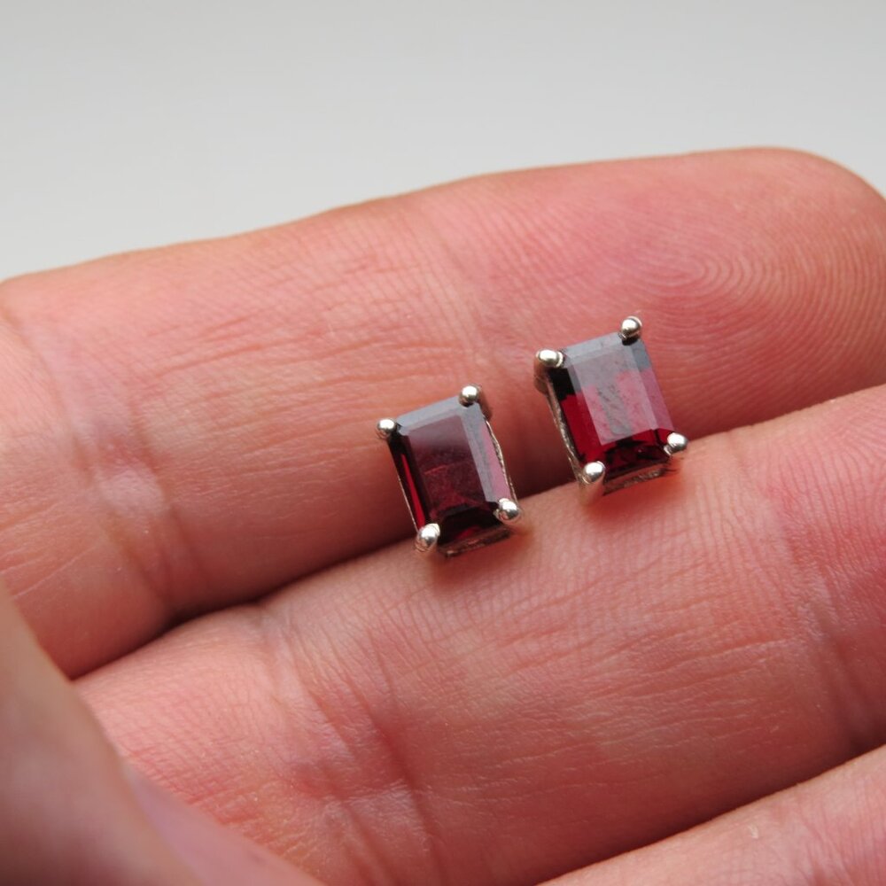 *925 Sterling Silver Genuine Garnet Earring Studs